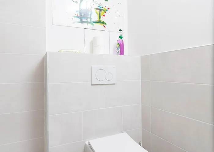 2br Getaway W Balcony & Fast Wifi, Near Tram * Vienna